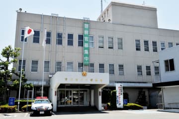 男女3人死亡…空き地に駐車の軽乗用車から　目立った外傷なく　午前0時過ぎ、通りかかった男性が110番　いずれも20～30代ぐらい