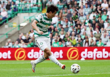 「不十分だ」冷遇され一時はBチームに…２か月ぶり出場の日本人ストライカーを伝説FWがバッサリ　地元メディアは擁護「今季、ほとんど使われていなかったのだから…」