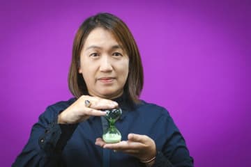 湊かなえ「夜行バスで悔しくて泣きました」絶対に上京しないと誓い淡路島在住のままベストセラー作家に！　小説の道に突き進ませたTVプロデューサーの一言