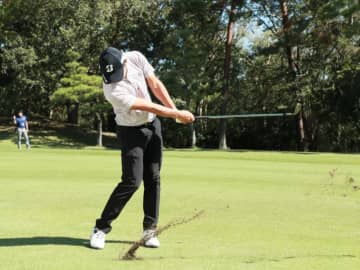 「右手首をキープして…」ドローボールで寄せるコツを男子プロが解説