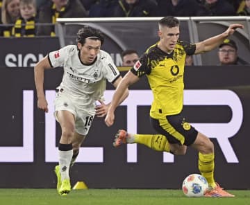 ボルシアMG町野は後半途中から　サッカーのドイツ1部