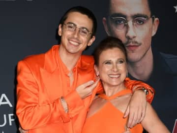 ティモシー・シャラメ、今度は母とオレンジコーデ　恋人とのペアルックに続き