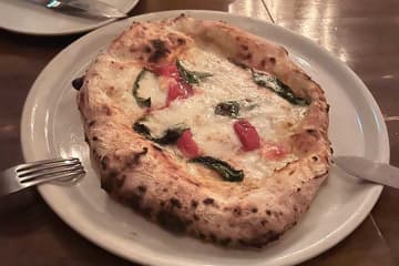 「寿司にソースをかけるようなもの」　イタリア人が笑った日本人のピザの楽しみ方　本場では「店に断られる」スタイルとは