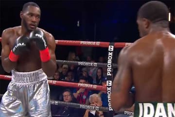 ボクシングで珍事「現実世界でこんなの見たことない」　米実況も驚愕の“相打ち”「オー！」