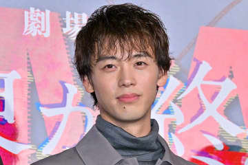 竹内涼真のバキバキ腹筋×“タトゥー”×たばこが「色気ありすぎ」と話題　「鼻血とお熱出そう」「肉体美」