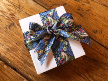 【セリア高見え】「プレゼント用リボン」がかわいすぎる！刺繡・レース・人気のウィリアム・モリス柄も110円◎