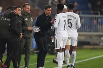 レアルのアロンソ監督、危機的状況で談笑のヴィニシウスについて「映像を見ていない。今は…」