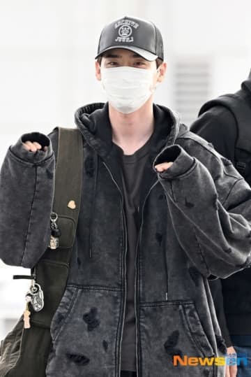 【PHOTO】イ・ジョンソク、ファンミーティングのため香港へ出国（動画あり）