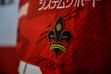 ｢僕らの階段は、永遠に続く｣J3金沢のクラブ創設20周年｢階段デザイン｣の新ユニフォームが話題！｢エンブレム金とかセンスありすぎ｣｢歴史を感じれていいユニ！｣