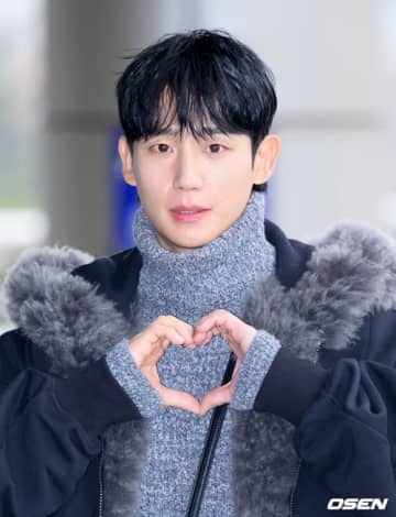 【PHOTO】チョン・ヘイン、海外スケジュールのため出国…溢れるオーラ