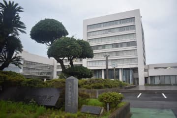 職員に肘打ちや膝蹴りか　銚子市役所で公務執行妨害の疑い