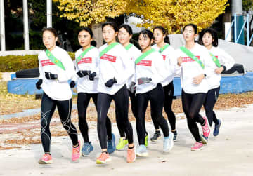 ＜高校駅伝＞悲願の初出場…北関東枠で決めた都大路　「憧れの場所で」心弾ませ見据えるレース　歓喜の涙から1カ月、仕上げは万全　全国大会、あす21日号砲　女子・春日部女チーム紹介