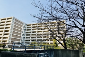 老後は「年金20万円」の夫婦ですが、都営住宅に「家賃3万円」で入居できますか？ 友人に「定年後は入居審査が通らない」と聞いたため心配です。“公営・UR住宅”なら問題ないでしょうか？