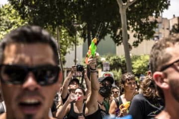 「あなたたちは来なくていい」、365日押し寄せる観光客に欧州の住民は辟易