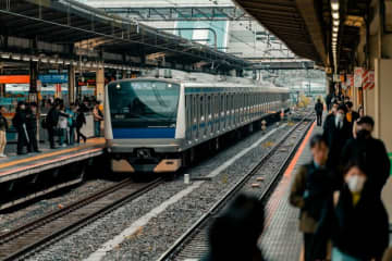 JRが撮り鉄・撮り鉄に「警告ポスター」掲出、4ｍマイクであわや感電…広報が明かす″今、注意喚起する”ワケ