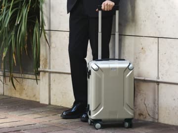 ヘルメット技術を活かしたキャリーケース登場　SHOEIが新事業を始動