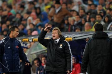 アロンソ監督は正念場…地元メディアも警戒、レアルvsセビージャにまつわる“17年前の電撃解任”