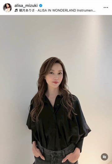 え？まさか？...観月ありさ、電車移動で向かった先は　「絶対目立つ」「背が高いし美しくてバレそう」