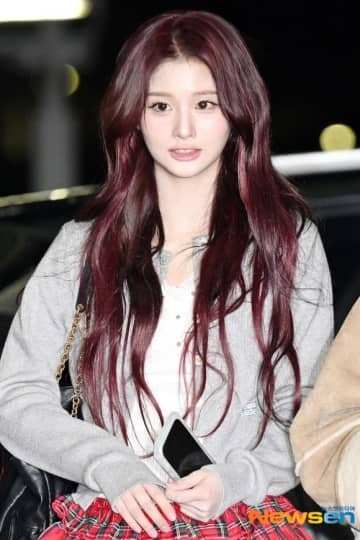 【PHOTO】NMIXX、海外スケジュールのため出国…キュートな笑顔（動画あり）