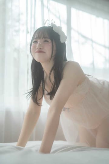 手塚実咲の写真集がついに誕生。CHEERZ発“はじめて”を詰め込んだ一冊