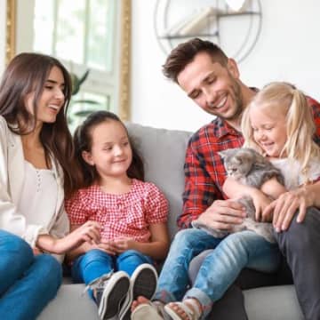 猫が『抱っこされる人』を選んでいる理由5つ　相手によって反応を変える理由とは？