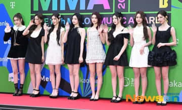 【PHOTO】Hearts2Hearts「MMA 2025」レッドカーペットに登場