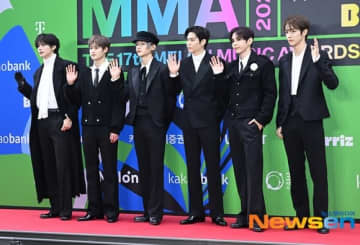 【PHOTO】RIIZE「MMA 2025」レッドカーペットに登場
