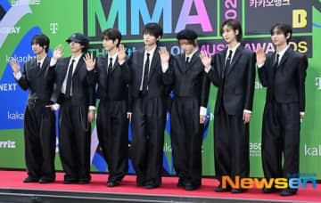 【PHOTO】IDID「MMA 2025」レッドカーペットに登場