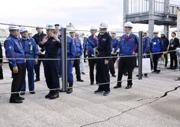 八戸港復旧へ検討会設立　国交相表明、地震で損傷