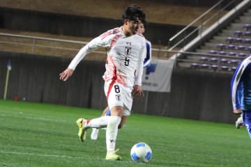 日本に現れた”稀有な存在”「何を言われようと」　相手も驚愕…18歳逸材FWが貫く「何も始まらない」