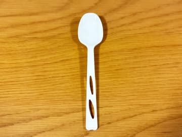 ファミマのスプーン、なんで穴が空いてるの？　理由に「それは素晴らしい！」