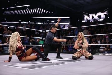 「誤審では？」何が起こった？ 美女レスラー対決で起きた“まさかの王座移動”に会場沈黙…ファンも動揺隠せず「嘘だろ」