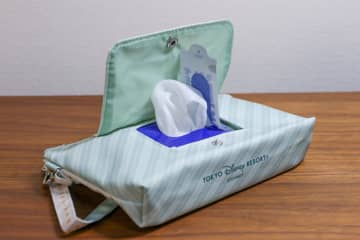 【ディズニー】可愛い！しかも機能も優秀♪「スーベニアおてふきキャリー」がクオリティ高っ！（実物レビュー）