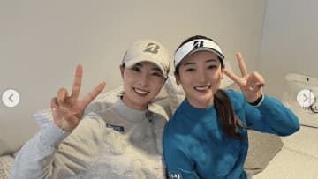 松田鈴英️＆鶴岡果恋、お揃い“ミニスカ”コーデで仲良し2ショットを投稿し「スタイル良い」「モデル級ですね」と反響