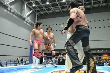 【新日本】SANADAの“狂言”に小島聡が反則負け！ 試合後はタイチと一触即発も、石井智宏の復帰に合わせ東京ドームでのNEVER6人タッグ挑戦へ結束