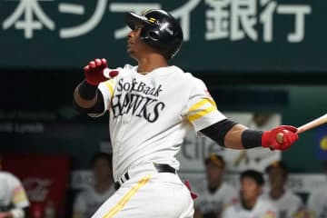 鷹退団から3年…元助っ人が異国で残した「.995」　変わらぬ打棒に騒然「もう40なんや」