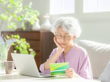 月13万円の年金を受け取っています。住民税が非課税になるラインを超えていますか？