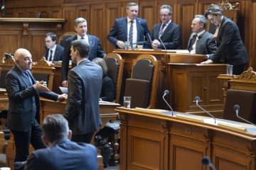 スイス上院、スイスインフォへの拠出廃止案を否決　存続の可能性開く