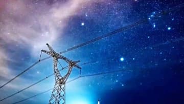 夜空を彩るふたご座流星群　中国新疆ウイグル自治区