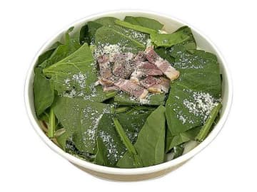 旬の静岡県産ほうれん草でパスタが見えない! セブン‐イレブンが「静岡県産ほうれん草とベーコンのクリームパスタ」を発売