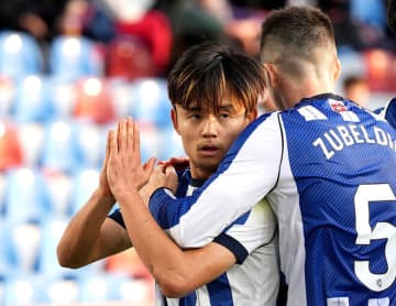 久保建英がついに決めた！プロ初のヘッド弾炸裂、16試合ぶりの今季２点目→サポーターに異例の謝罪　ソシエダはATの痛恨PK献上で１－１ドロー、“不敗神話”は継続