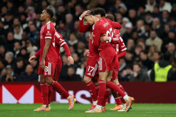 リヴァプール、イサク＆エキティケの得点で公式戦3連勝！　トッテナムは前半のX・シモンズ退場が響く