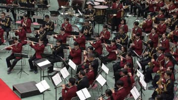 年末前に「交通事故に注意を」東海大学付属高輪台高校と警視庁音楽隊がコラボ演奏