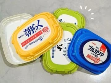 「ヨーグルトのフタ」に切り込みを入れるだけで…？料理中のプチストレスを解決するスグレモノに早変わり♪