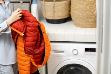 「洗ってはいけない」　ダウンジャケットを洗濯→まさかの仕上がりに唖然…　予想外の事態に「私もやってしまいました」と共感の声も