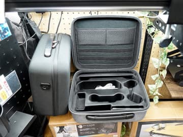 Nintendo Switch 2と周辺機器を収納できるセミハードケースがサンコーから