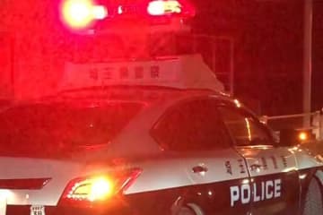 20代女性にわいせつな行為…容疑で男逮捕　午後8時半過ぎ、路上で背後から抱き付く　被害女性が直後に110番、防犯カメラ映像などから特定　「触りたい欲に負けた」と容疑認める18歳