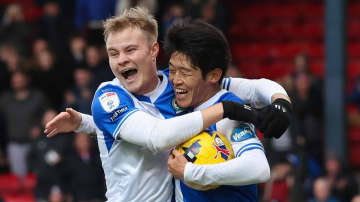 29歳日本人、海外で相手のミスを逃さずゴール！「最悪の試合…ファンはクリスマス前に遠くまで来てくれたのに」と敵将失望