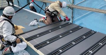 JFE鋼板、一体型省施工断熱外装材を開発　鋼板・断熱材の融合で高断熱・高施工性を実現