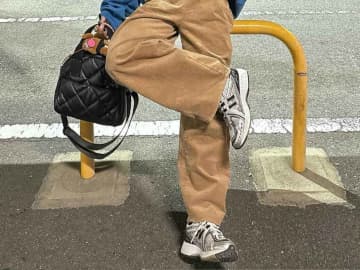 やっぱり【New Balance】が使える♡ 大人コーデに合う「垢抜けスニーカー」